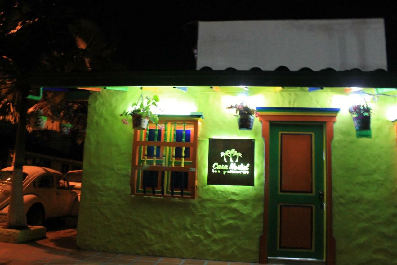 Casa Hostal Las Palmeras Гуатапе Экстерьер фото